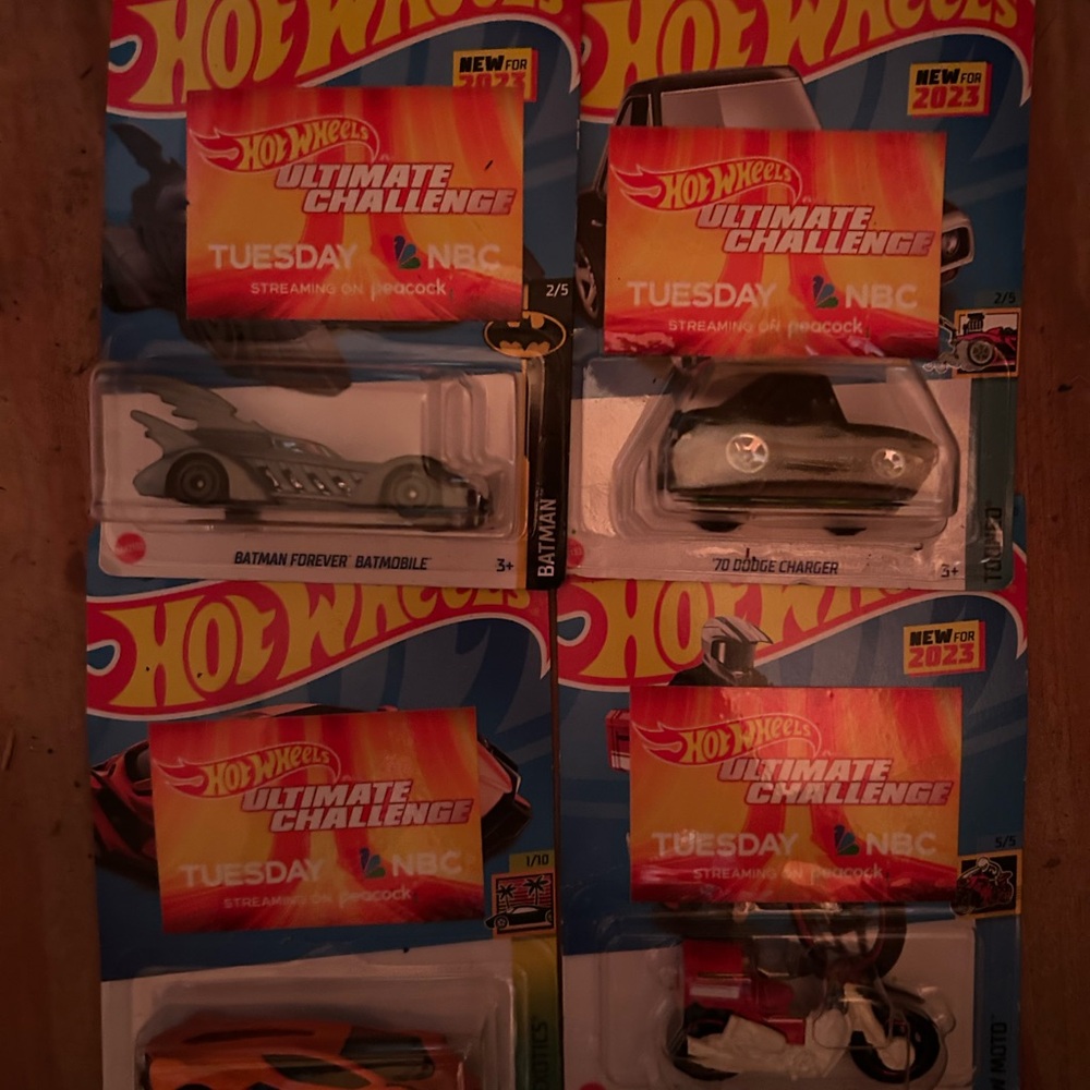 4 Hot Wheels Batman Forever Batmobile and 70 Dodge Charger Set